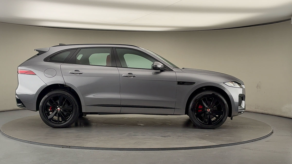 Jaguar F-PACE Image 16