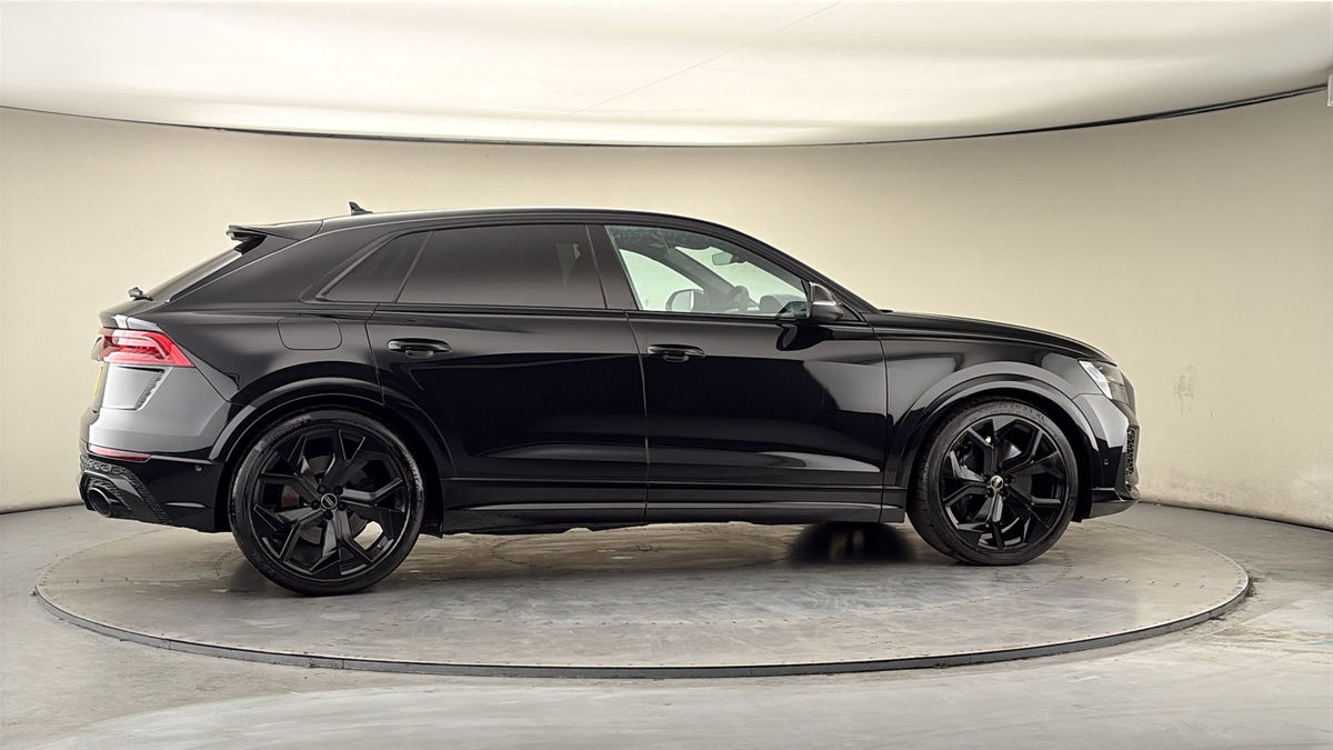 More views of Audi RSQ8
