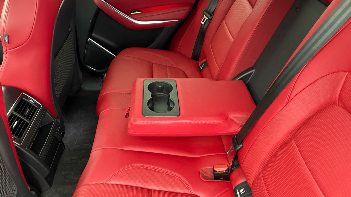 Jaguar F-PACE Image 9