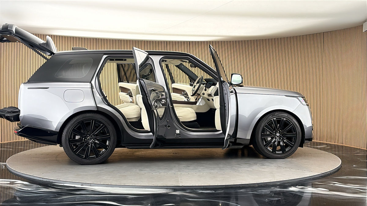 More views of Land Rover Range Rover