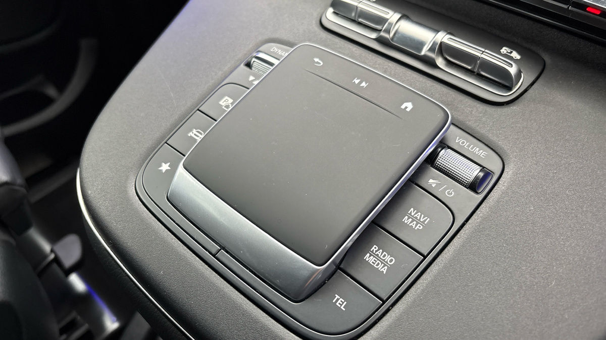 Mercedes-Benz V Class Image 26