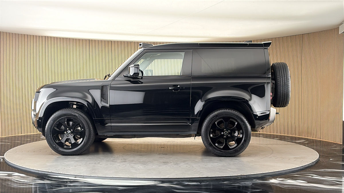 More views of Land Rover Defender 90