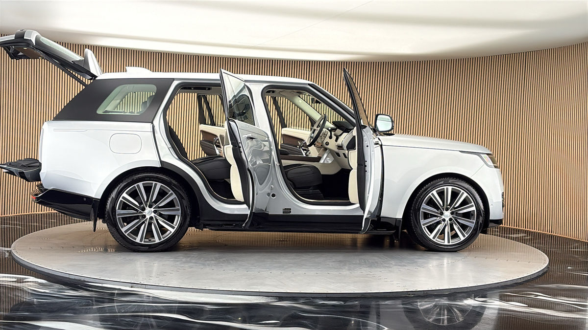 More views of Land Rover Range Rover