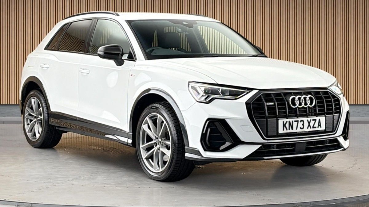 Audi Q3 Sticky Header Image