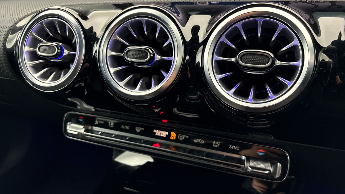 Mercedes-Benz CLA Image 26