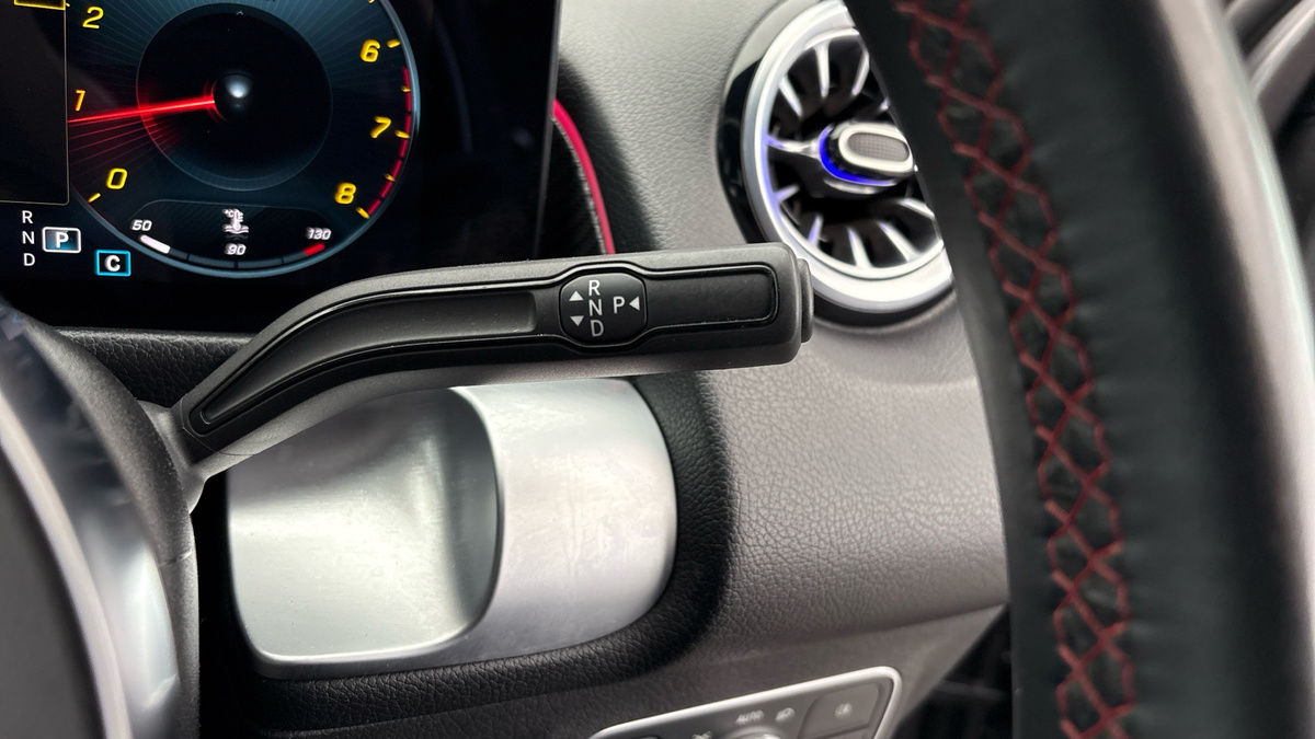 Mercedes-Benz GLB Image 6