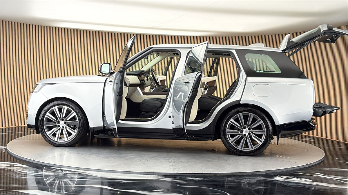 More views of Land Rover Range Rover