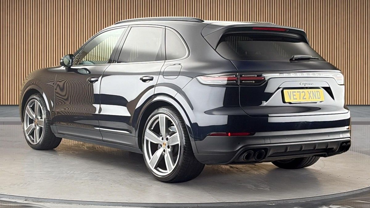 Porsche Cayenne Image 2