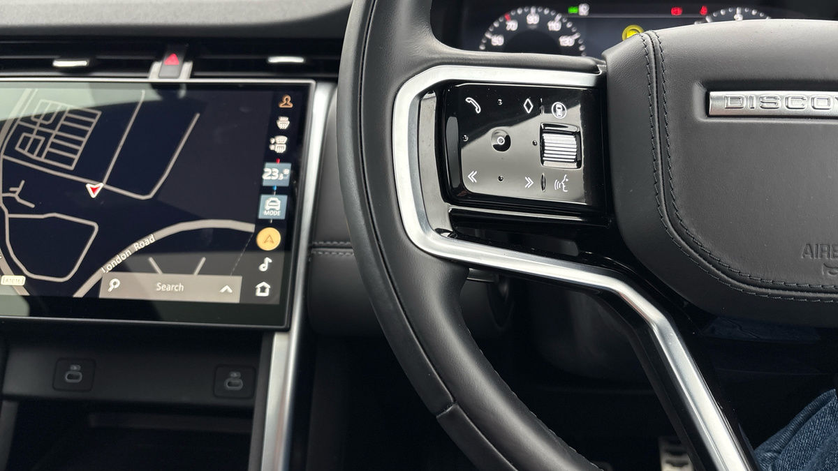 Land Rover Discovery Sport Image 13