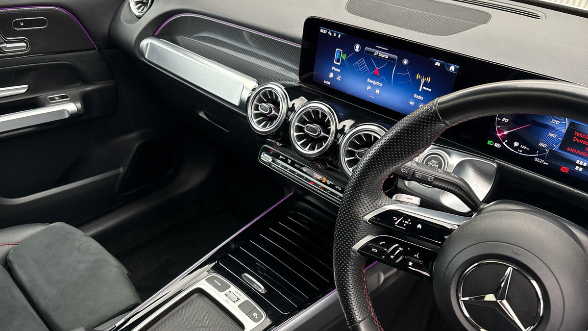 Mercedes-Benz GLB Image 18