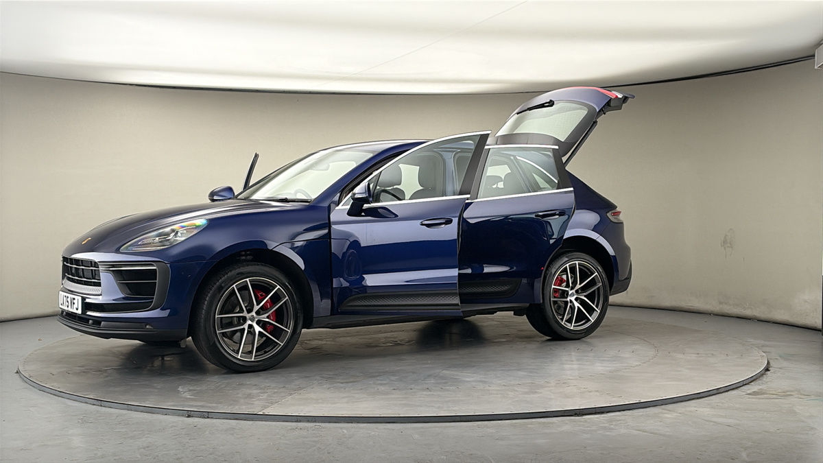 More views of Porsche Macan