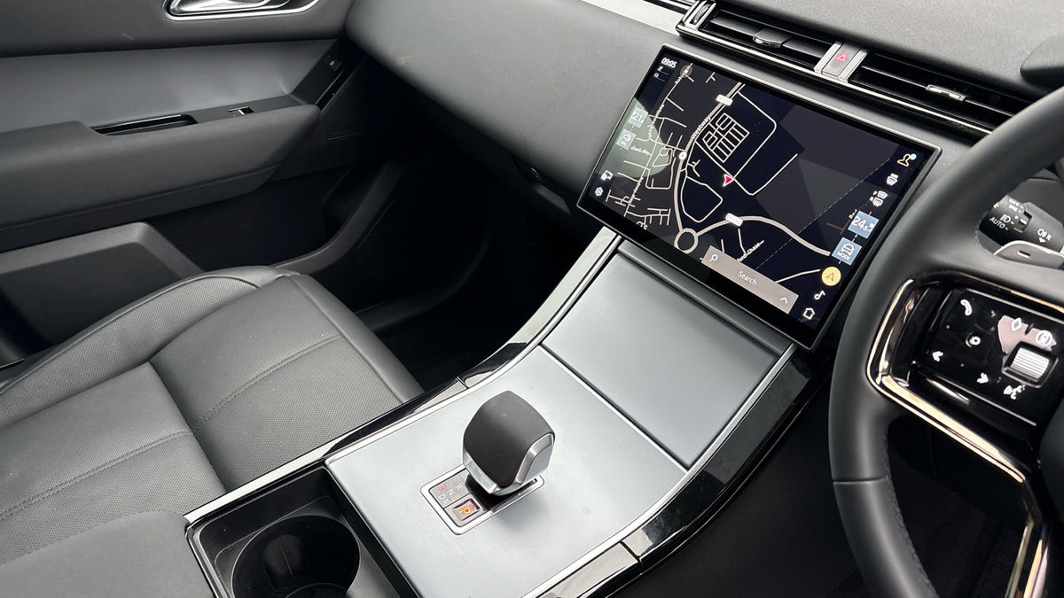 Land Rover Range Rover Velar Image 18