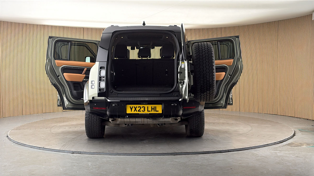 More views of Land Rover Defender 110