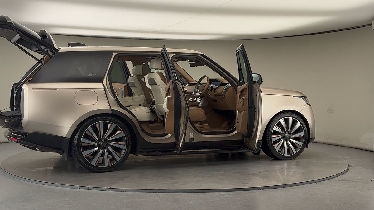 More views of Land Rover Range Rover