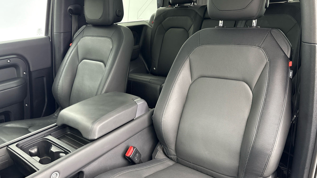 Land Rover Defender 90 Image 13