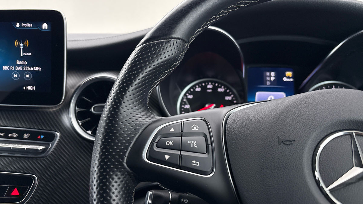 Mercedes-Benz V Class Image 13