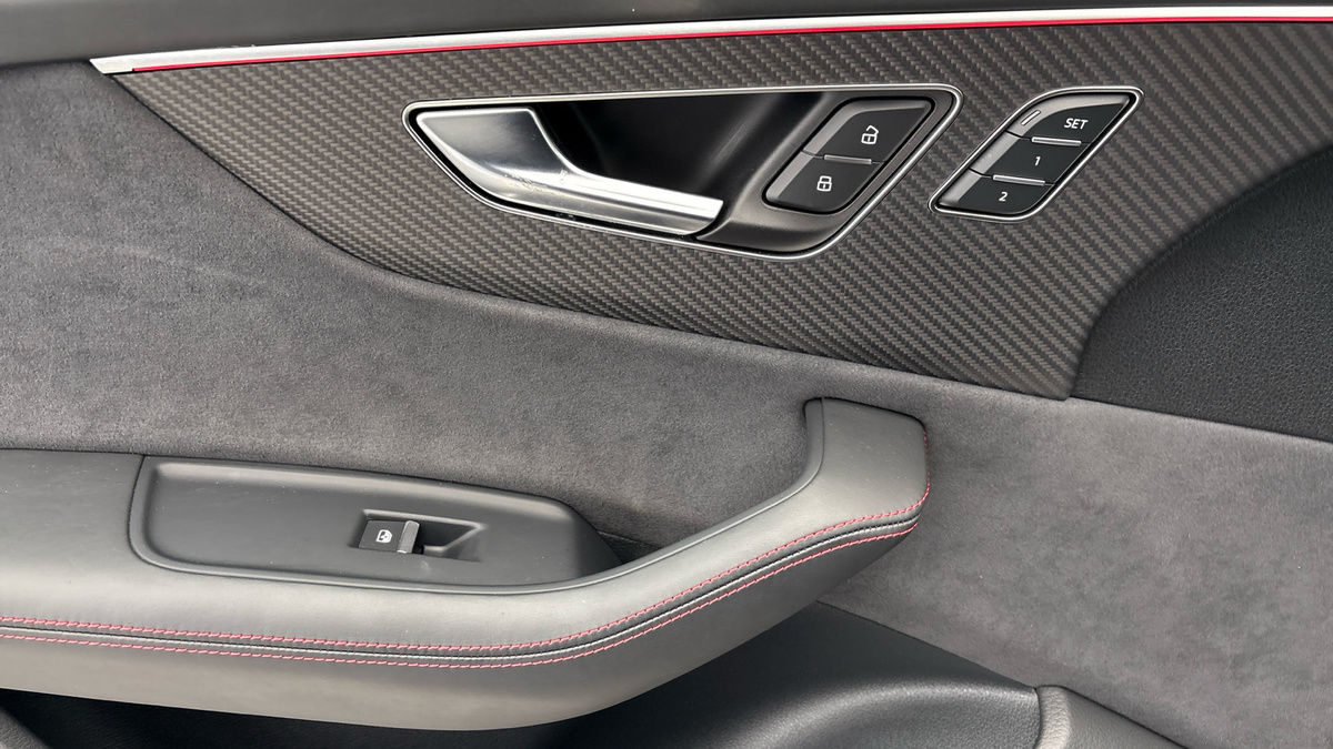Audi RSQ8 Image 19