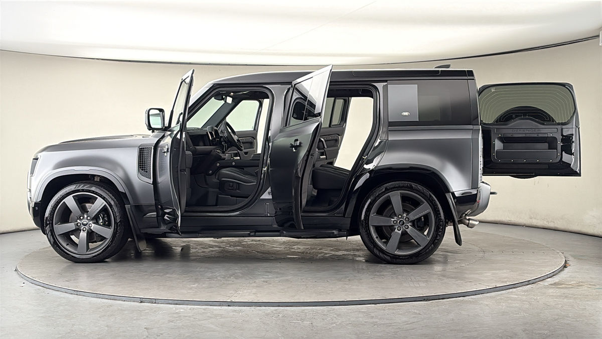 More views of Land Rover Defender 110