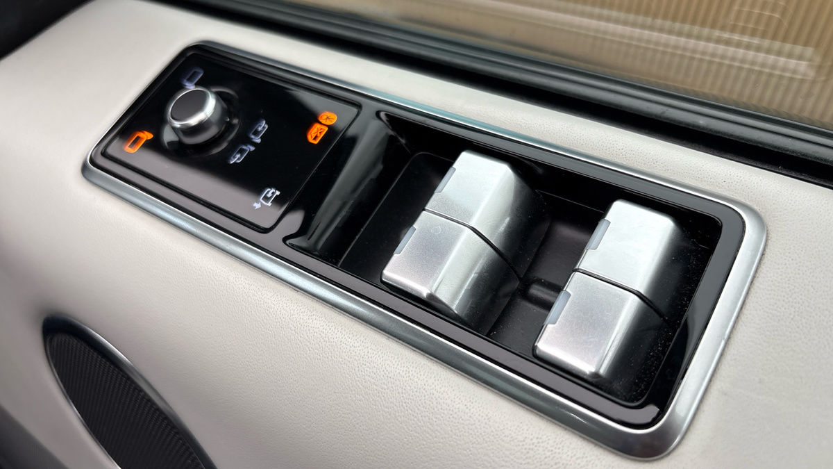 Land Rover Range Rover Sport Image 26