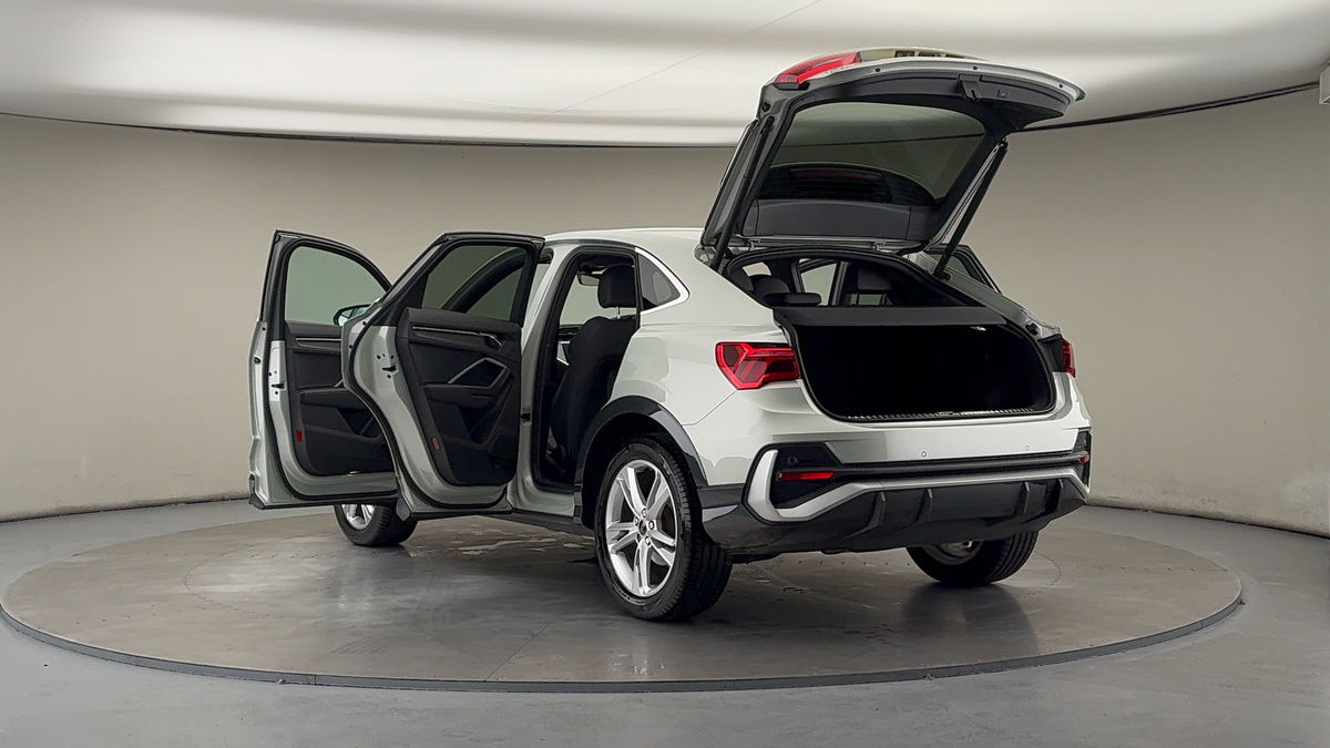 Audi Q3 Image 23