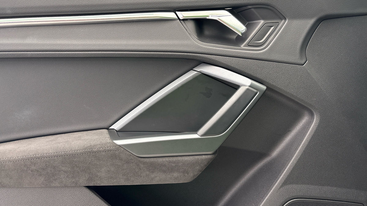 Audi RS Q3 Image 19