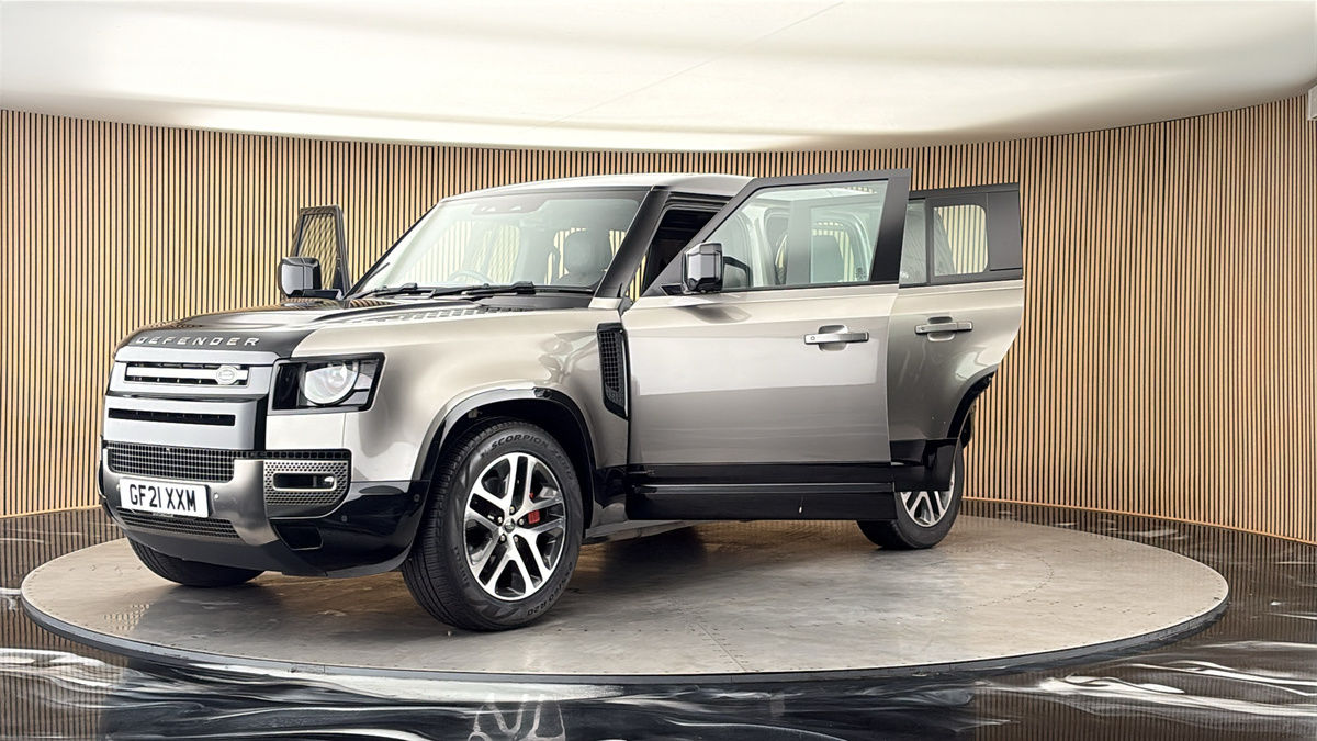 More views of Land Rover Defender 110