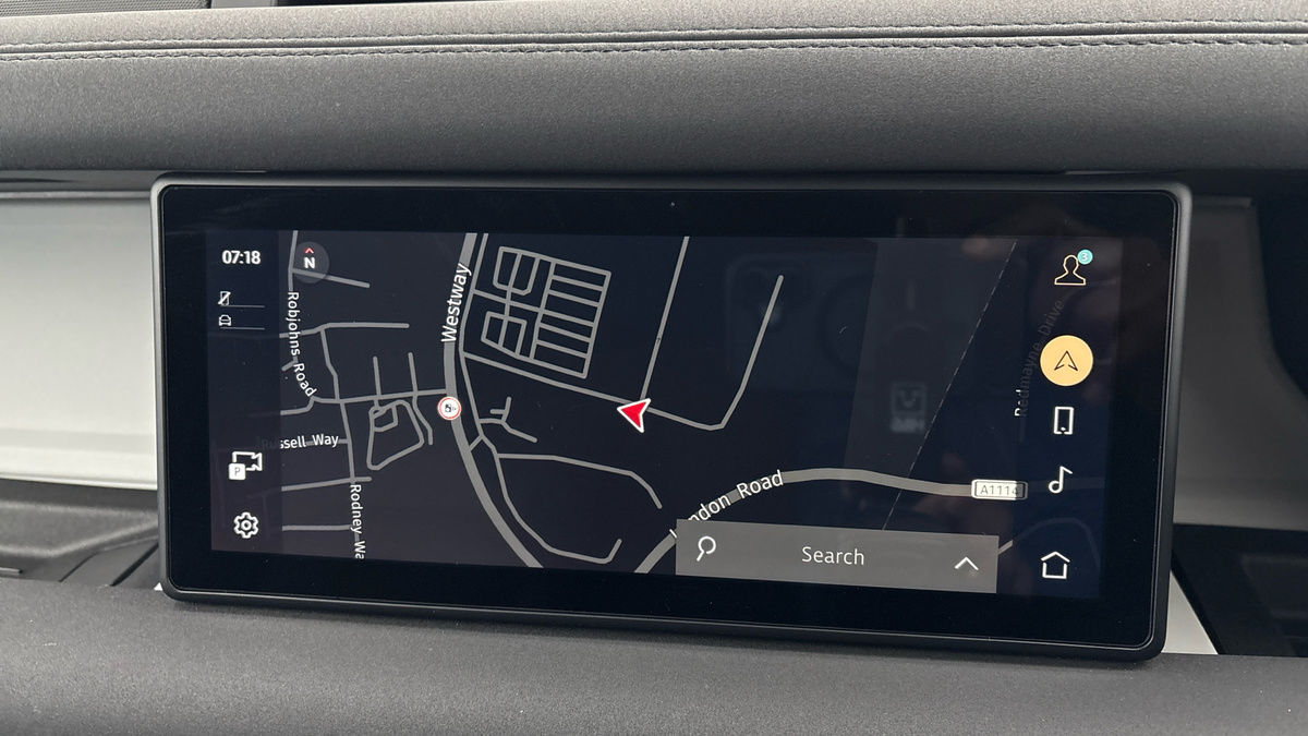 Land Rover Defender 110 Image 17