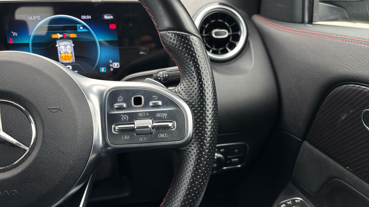 Mercedes-Benz GLA Image 14