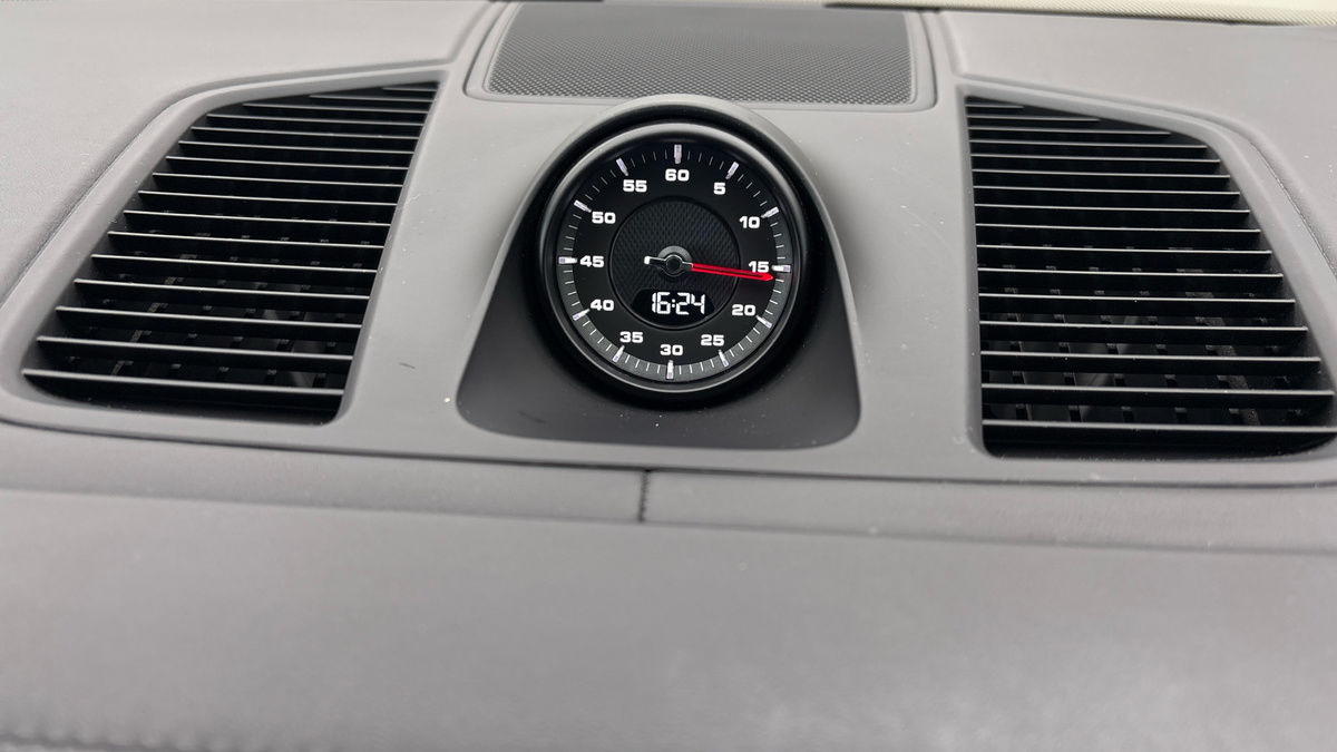 Porsche Cayenne Image 25