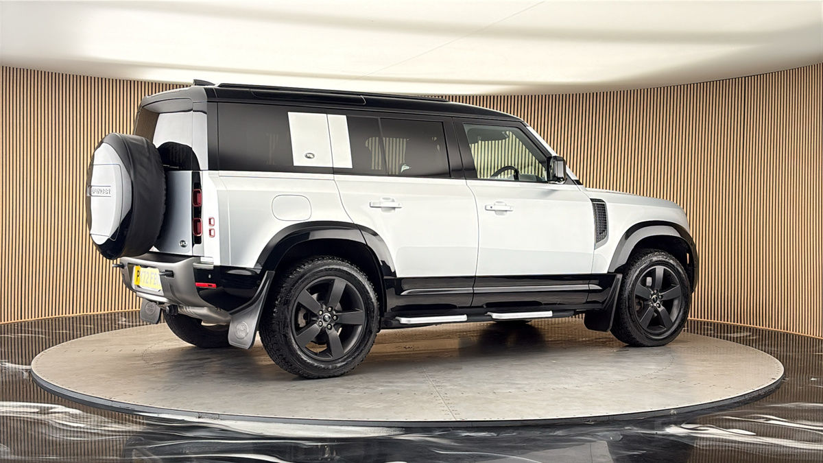 More views of Land Rover Defender 110