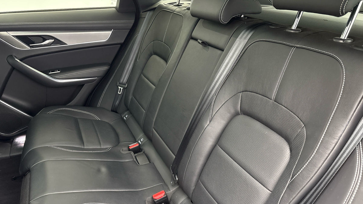 Jaguar F-PACE Image 8
