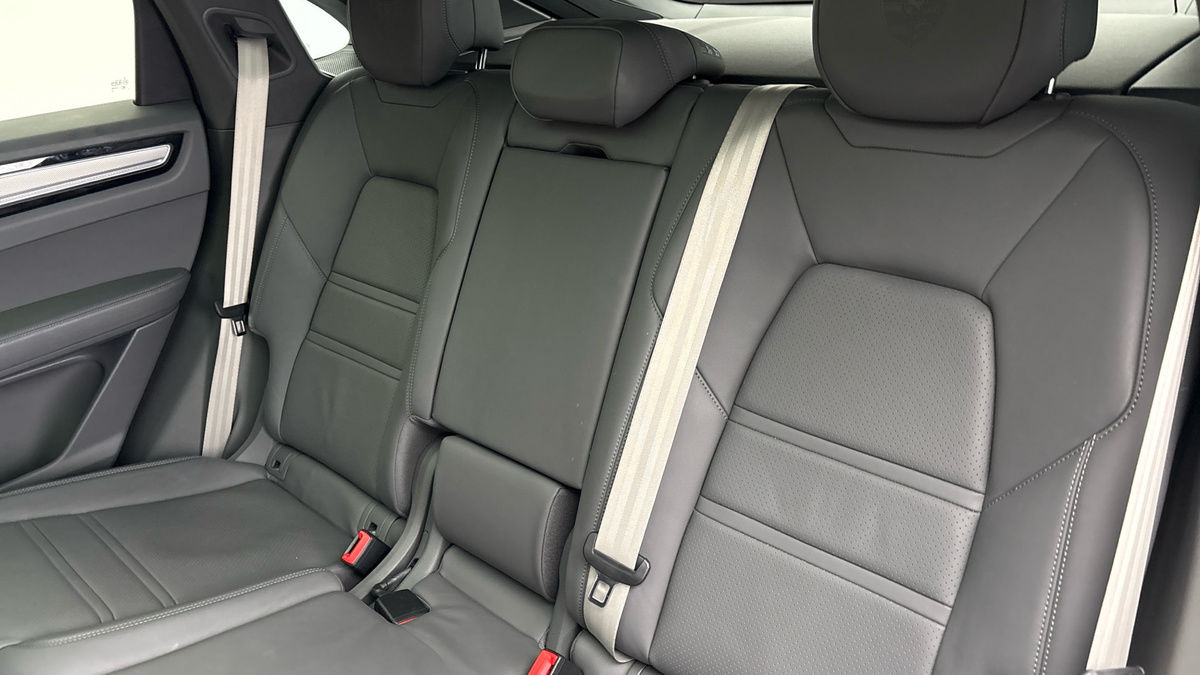 Porsche Cayenne Image 8