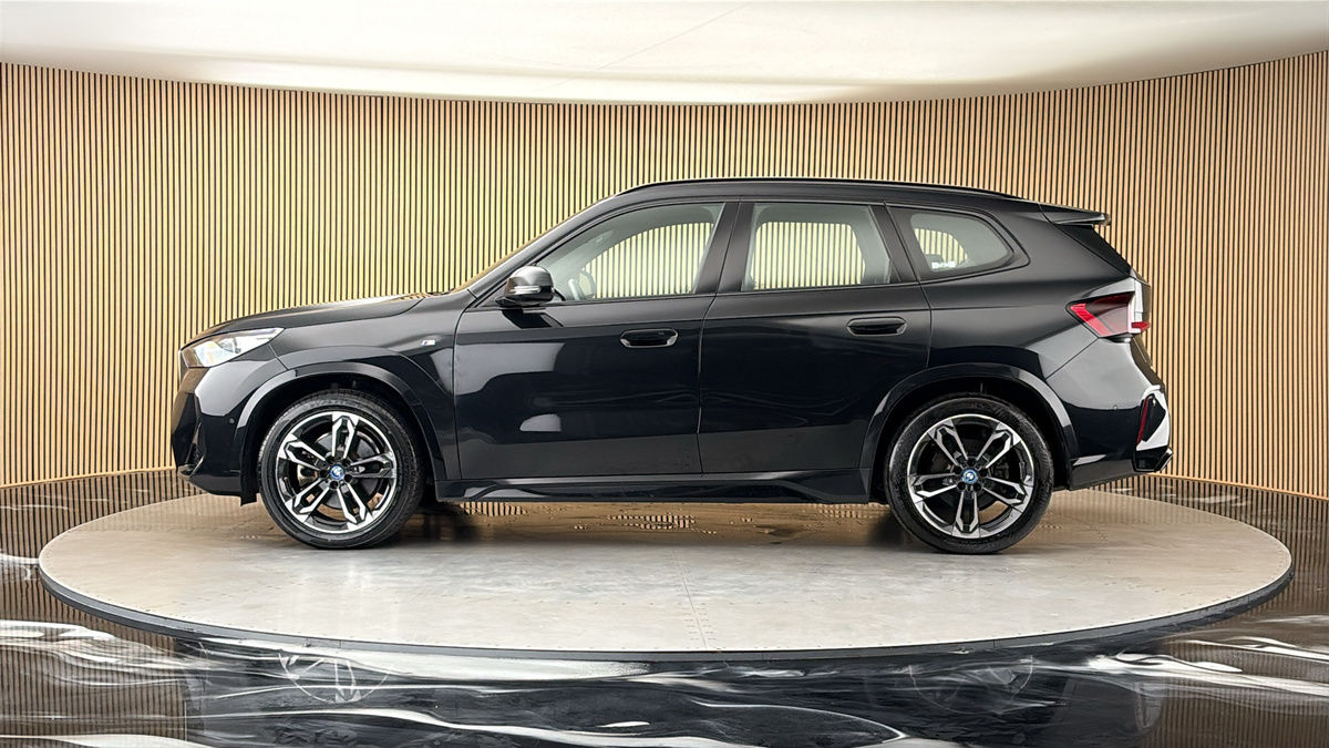 BMW iX1 Image 15