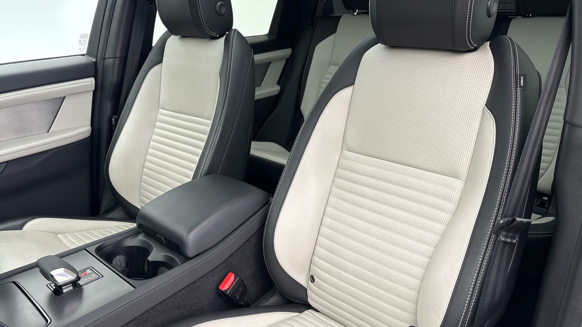 Land Rover Discovery Sport Image 7