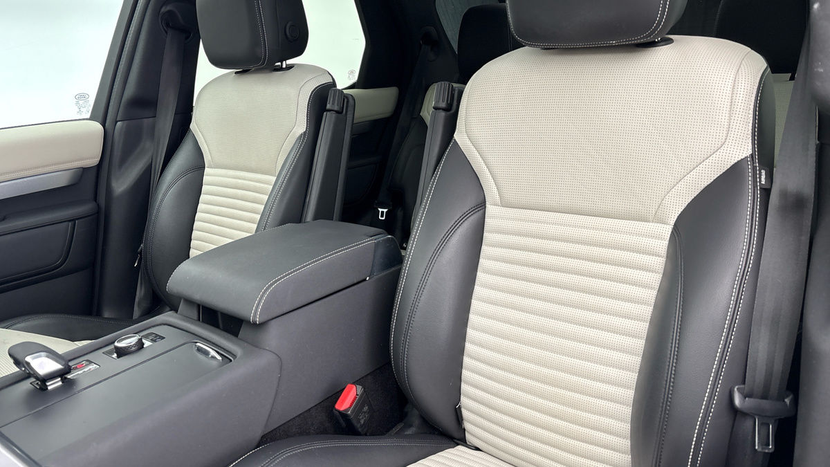 Land Rover Discovery Image 7