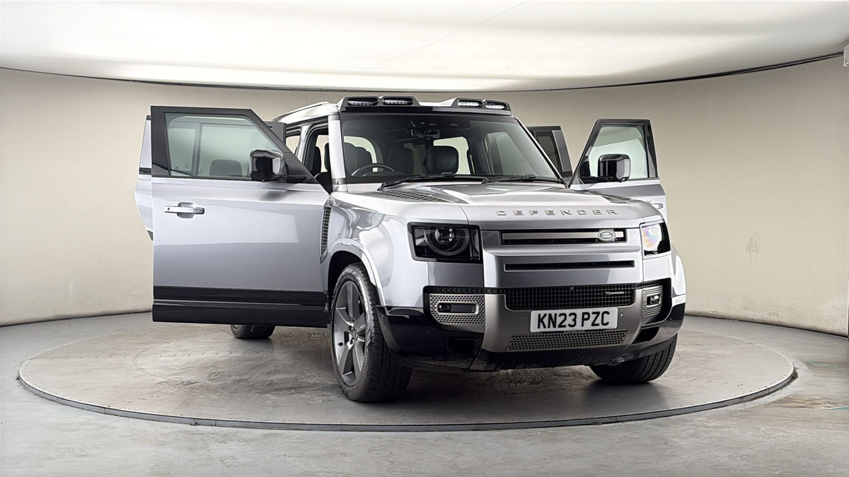 More views of Land Rover Defender 110