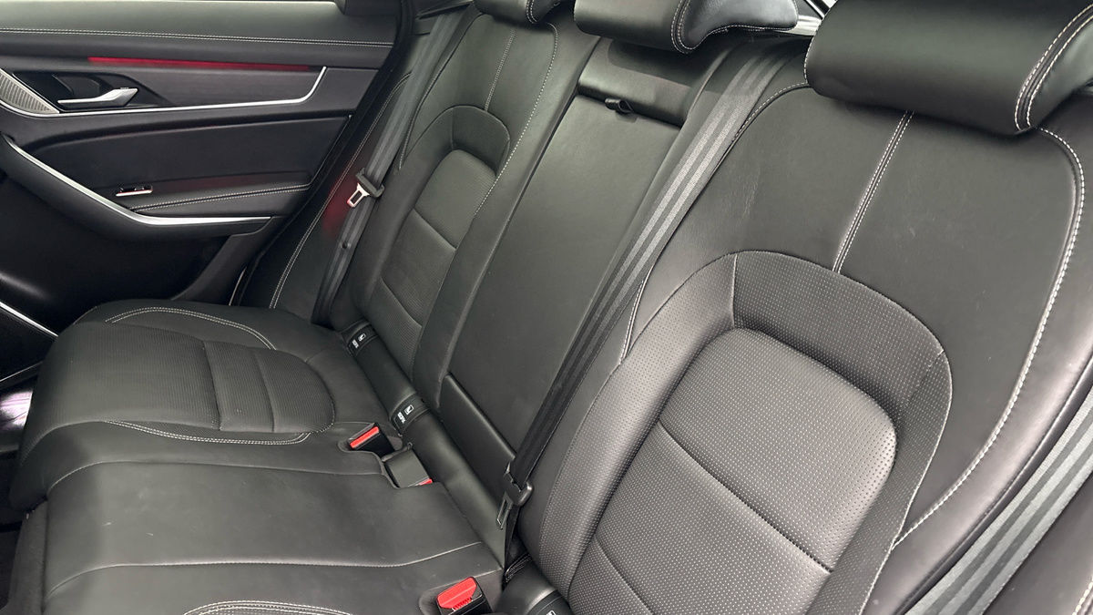 Jaguar F-PACE Image 8
