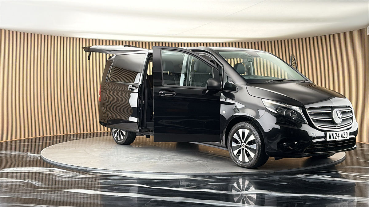 More views of Mercedes-Benz Vito