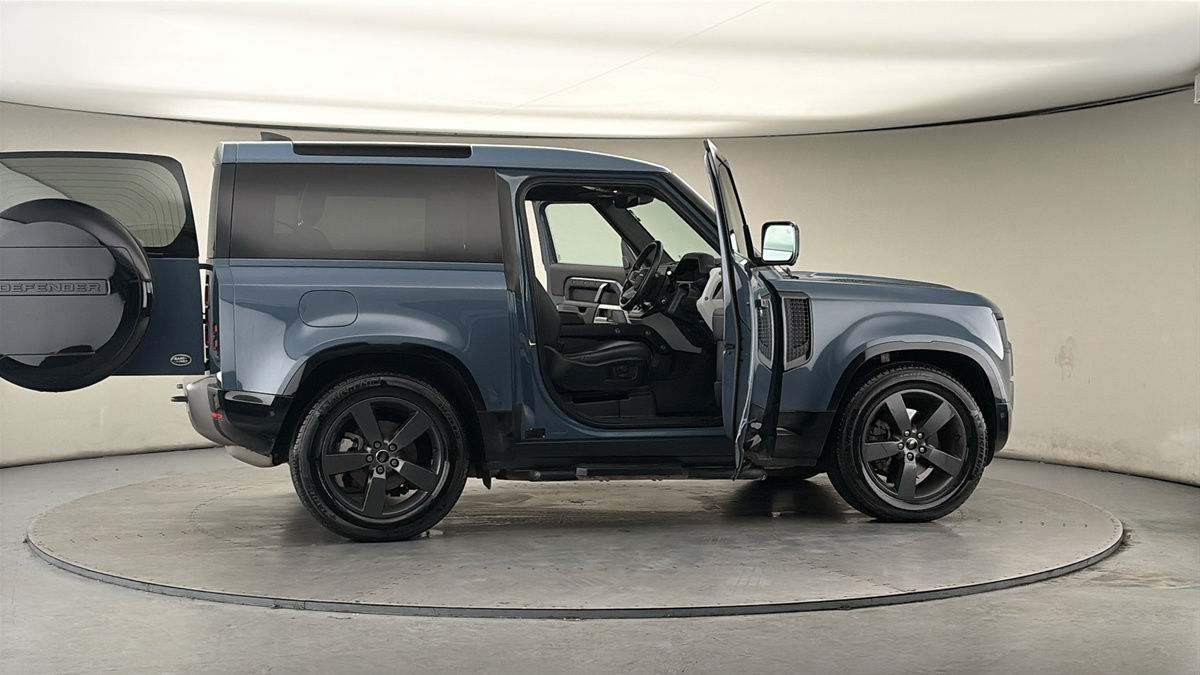 More views of Land Rover Defender 90
