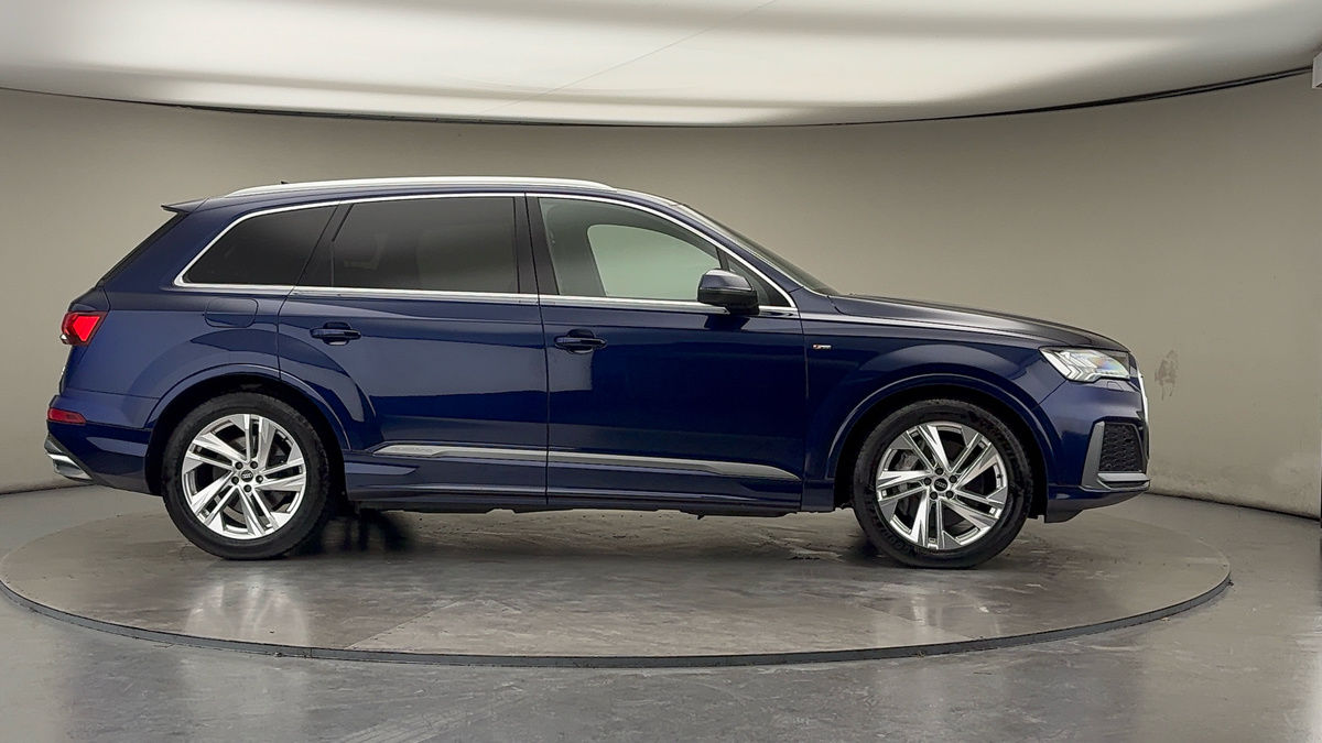 More views of Audi Q7