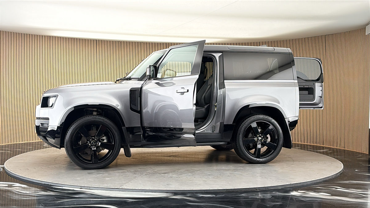 More views of Land Rover Defender 90