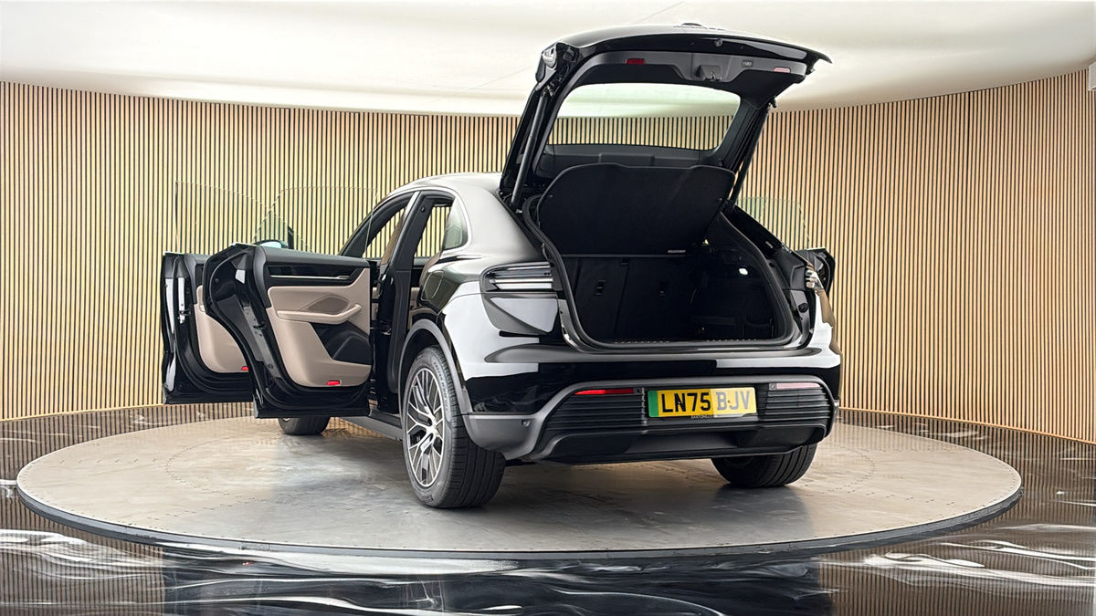 More views of Porsche Macan