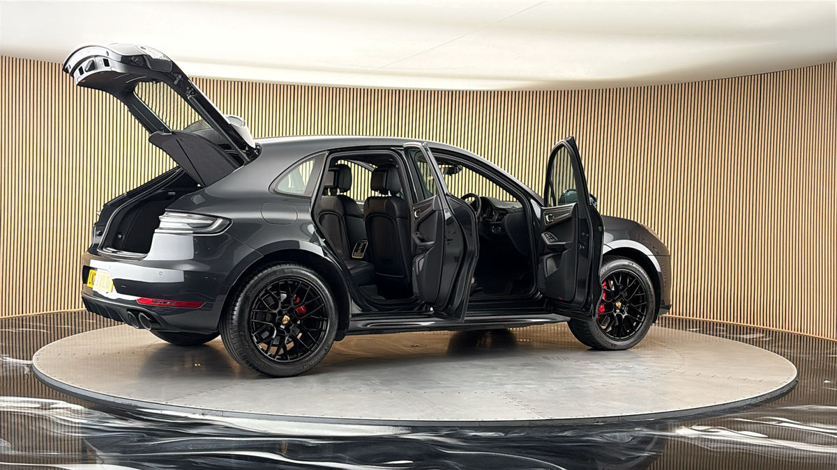 More views of Porsche Macan