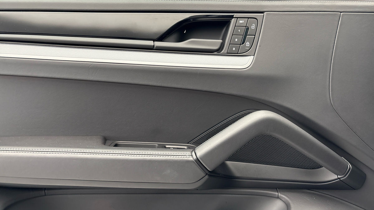 Porsche Cayenne Image 19