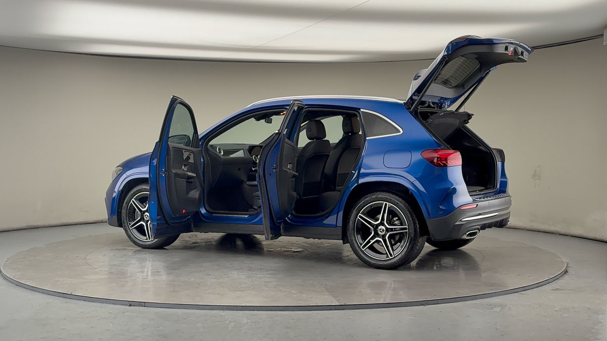 More views of Mercedes-Benz GLA