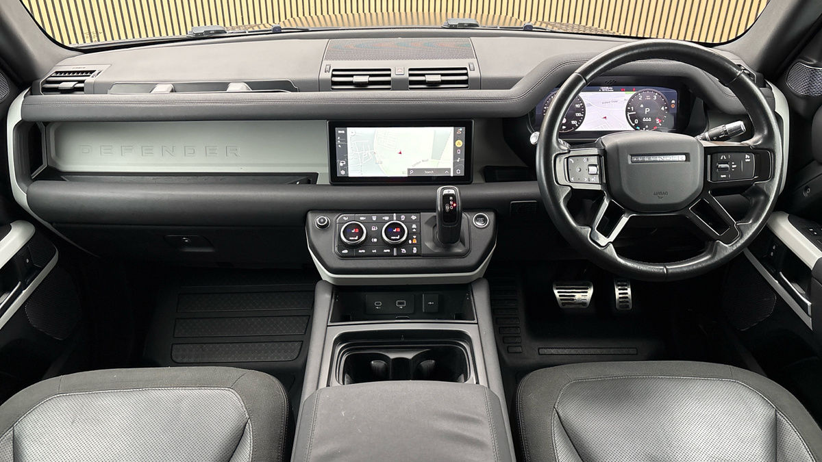 Land Rover Defender 110 Image 12