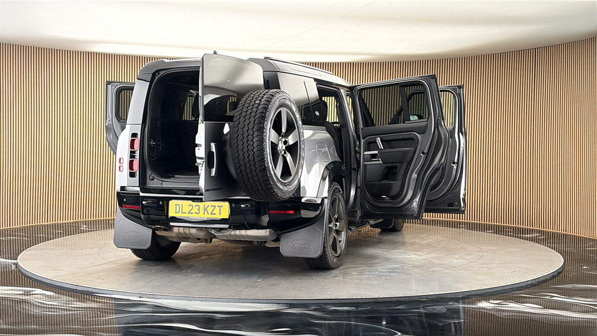 More views of Land Rover Defender 110