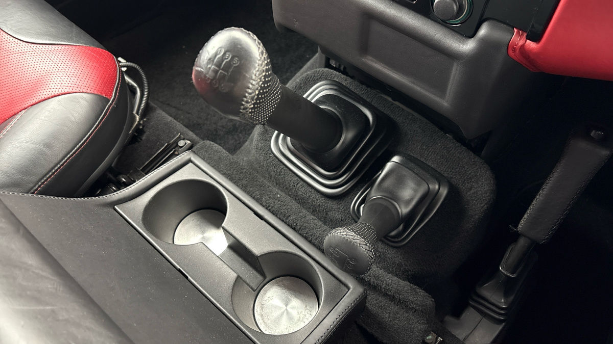 Land Rover Defender 90 Image 18