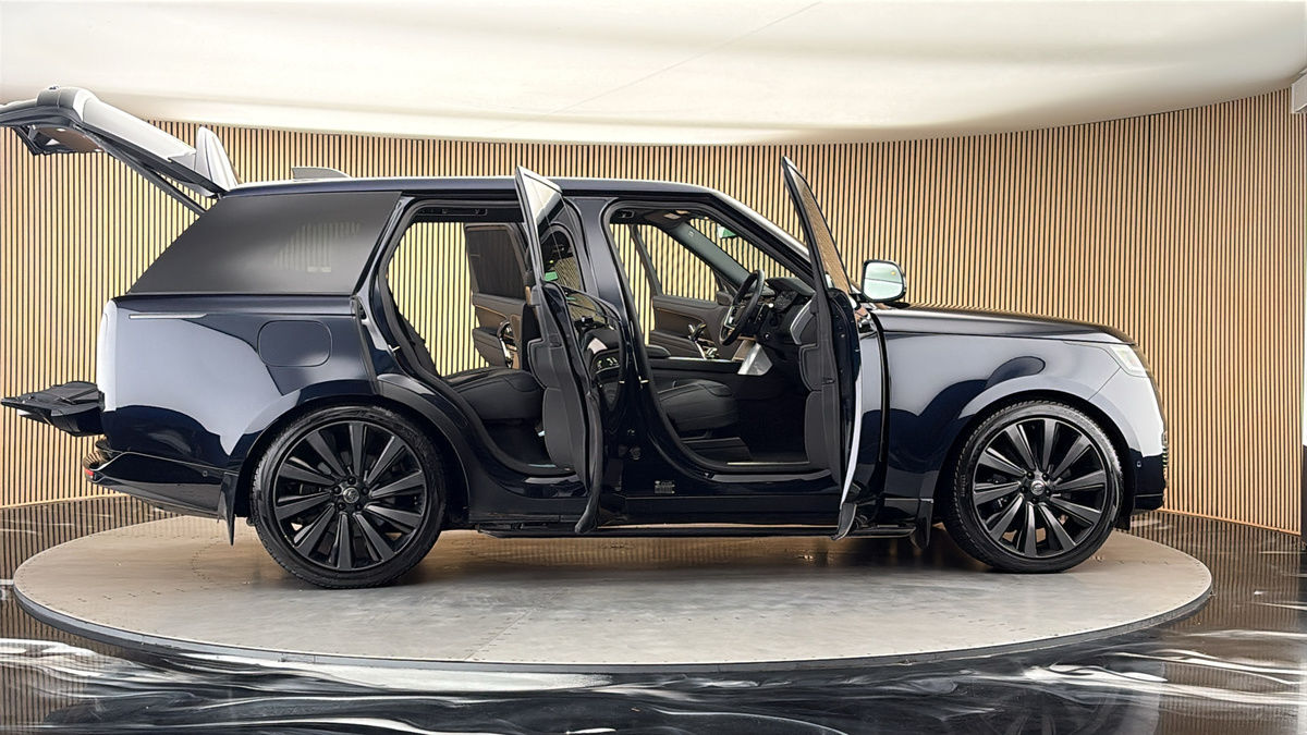 More views of Land Rover Range Rover