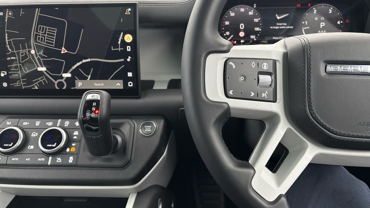 Land Rover Defender 130 Urban Image 13